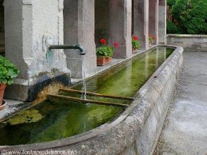 La Fontaine rue du Faubourg