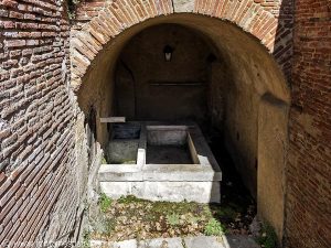 La Fontaine Lavoir Promenade des Lices