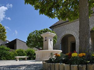 La Fontaine Place de la Mairie