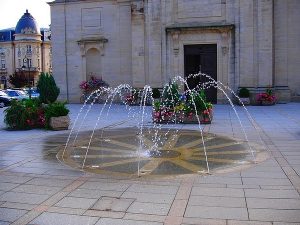 La Fontaine Parvis de l'Eglise N.D