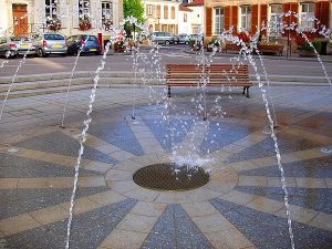 La Fontaine Parvis de l'Eglise N.D