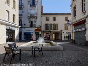 La Fontaine rue Bourg Neuf