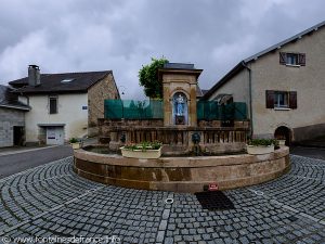 La Fontaine de la Vierge aux Raisins