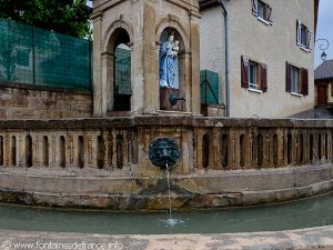 La Fontaine de la Vierge aux Raisins