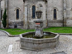 La Fontaine Place de l'Eglise