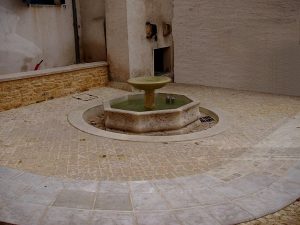 La Fontaine Place de Guingois