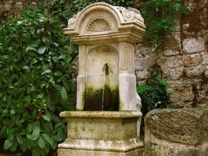 La Fontaine du Square rue Basse