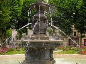 La Fontaine Place Loiseau d'Entraigues