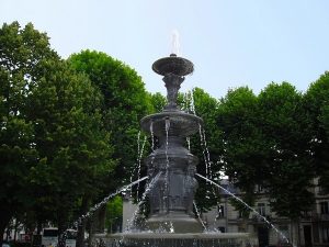La Fontaine Place Loiseau d'Entraigues