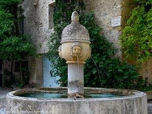 La Fontaine Place du Vieux Marché