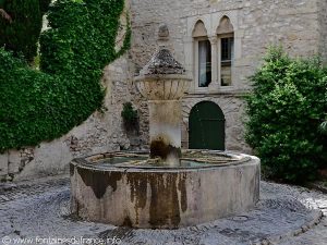 La Fontaine rue de l'Evêché
