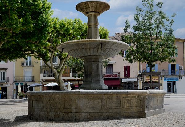 La Fontaine Place Montfort