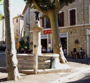 La Fontaine Place de la Mairie
