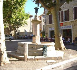 La Fontaine Place de la Mairie