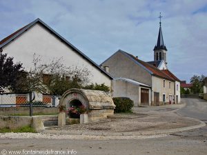 La Fontaine et le lavoir rue de la Fontaine