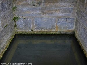 La Fontaine et le lavoir rue de la Fontaine