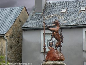 La Fontaine Place du Portail