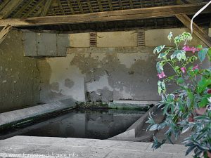 La Fontaine Ste-Utrille et son lavoir