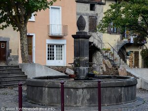 La Fontaine Place de l'Ancienne Mairie