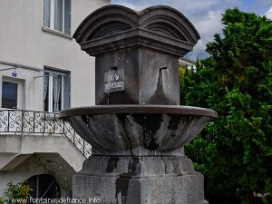 La Fontaine Place du Mas