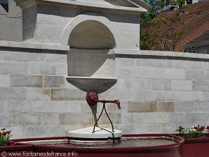 La Fontaine rue Neuve