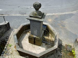 La Fontaine Place des Halles