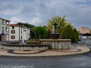 La Fontaine Place de la Croix Blanche