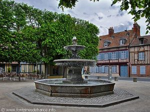 La Fontaine Place du Tribunal
