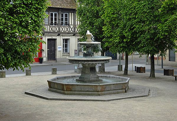 La Fontaine Place du Tribunal