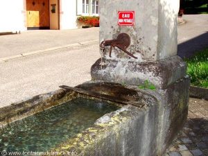 La Fontaine rue des Lilas