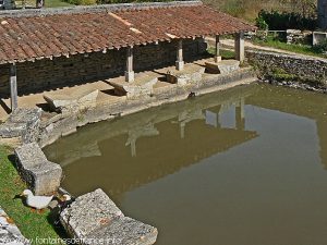 La Fontaine et le Lavoir du Bourg