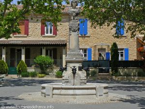 La Fontaine Place de la Faïencerie