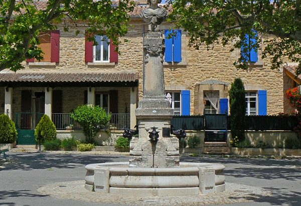 La Fontaine Place de la Faïencerie