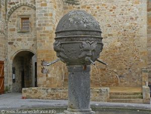 La Fontaine Place du Vieux MarchéLa Fontaine Place du Vieux Marché