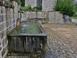 La Fontaine Abreuvoir Hameau de la Chaleur