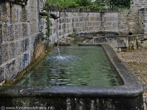 La Fontaine Abreuvoir Hameau de la Chaleur