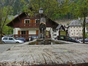 La Fontaine Place du Champ de Foire