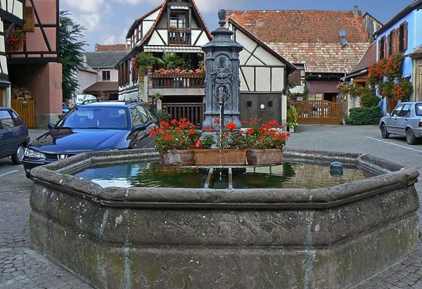 La Fontaine Place du Marché aux Echalas