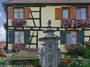 La Fontaine Place du Marché aux Echalas