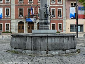 La Fontaine Place de l'Hôtel de Ville