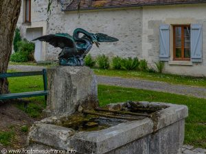 La Fontaine Place des Frères Le Nain