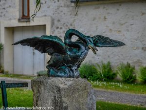 La Fontaine Place des Frères Le Nain