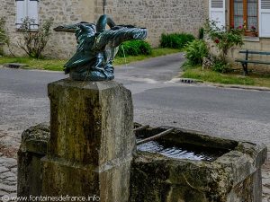 La Fontaine Place des Frères Le Nain
