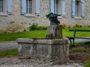 La Fontaine Place des Frères Le Nain
