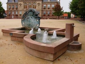 La Fontaine Place du Château