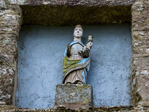 Statue de la façade de la chapelle