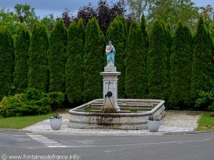 La Fontaine de la Vierge à l'Enfant