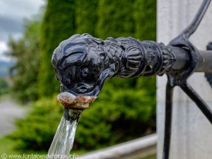 La Fontaine de la Vierge à l'Enfant