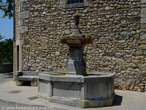 La Fontaine Place de la Bourgade