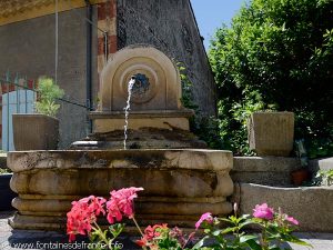 La Fontaine de la BourgadeLa Fontaine de la Bourgade